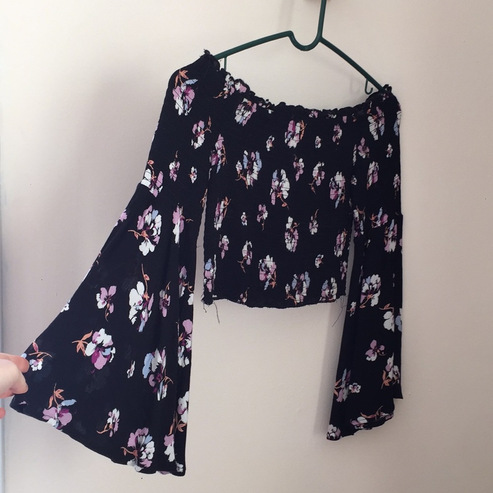 cropped off the shoulders shirt with wide sleeves
